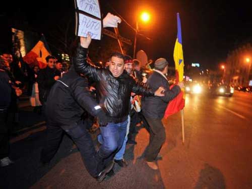 Foto Proteste in Piata Universitatii (c) ziarelive.ro